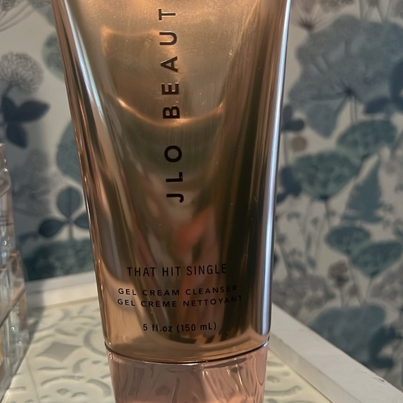 Brand new 5 piece JLO beauty skin care set (large) - Picture 5 of 6